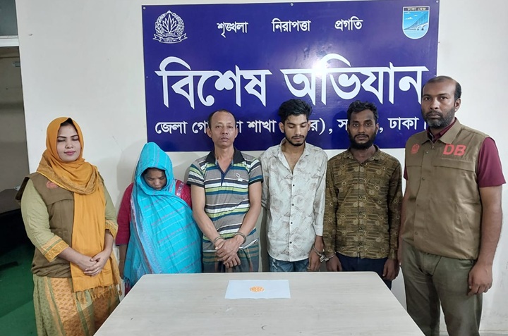 সাভার-আশুলিয়ায় পৃথক অভিযানে চোলাইমদ ও ইয়াবাসহ ৪ মাদক কারবারি গ্রেপ্তার