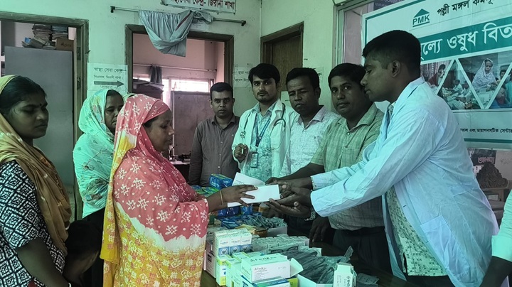 আশুলিয়ায় ৩ শতাধিক অসহায় মানুষ পেল প্রাথমিক স্বাস্থ্য সেবা