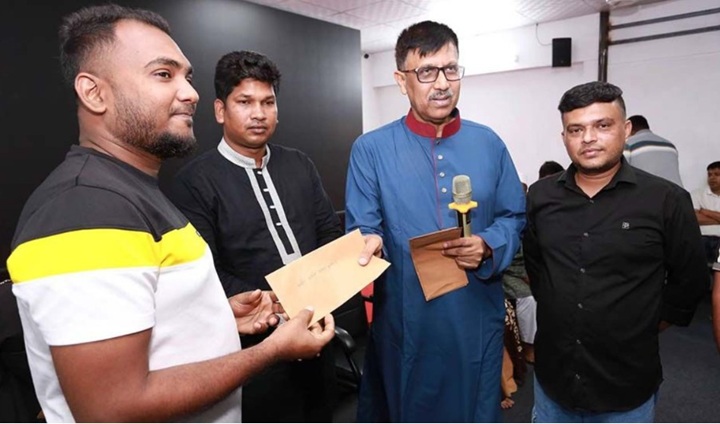 সাভারে ছাত্রদলের স্মরণসভায় জুলাই শহীদদের জন্য দোয়া-আর্থিক সহায়তা প্রদান