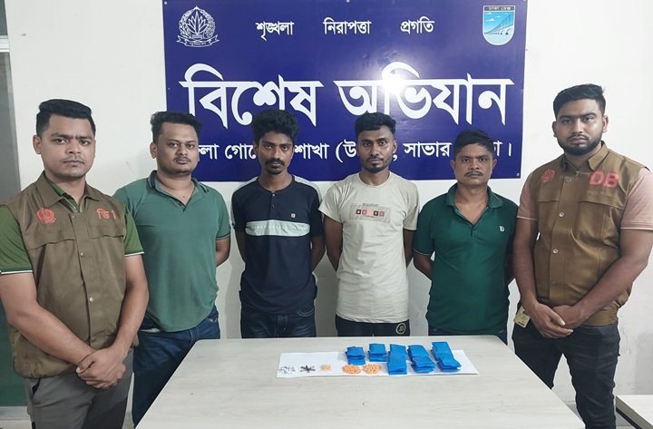 ডিবির অভিযানে ৪ মাদক কারবারি গ্রেপ্তার, গুলি ও মাদক উদ্ধার
