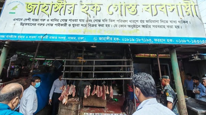 সাভারে পচা মাংস বিক্রির দায়ে ‘জাহাঙ্গীর গোশত বিতান‌’কে লাখ টাকা জরিমানা